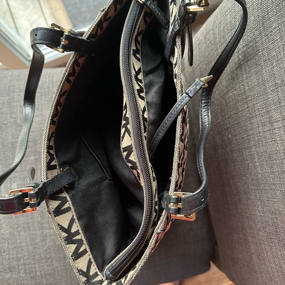 LIKE NEW AUTHENTIC MICHAEL KORS MONOGRAM Purse - Picture 8 of 10